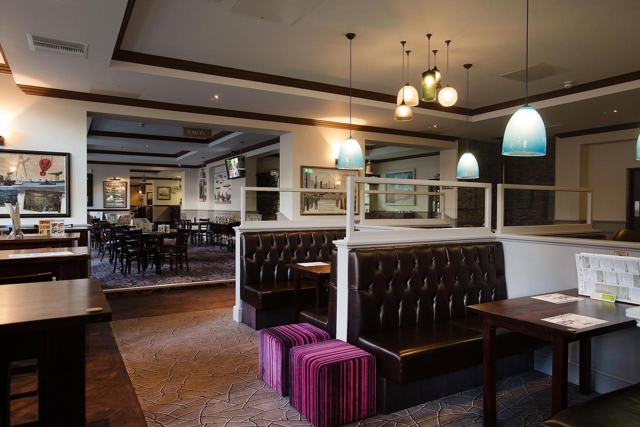 Отель The Furness Railway Wetherspoon Барроу-ин-Фернесс Экстерьер фото