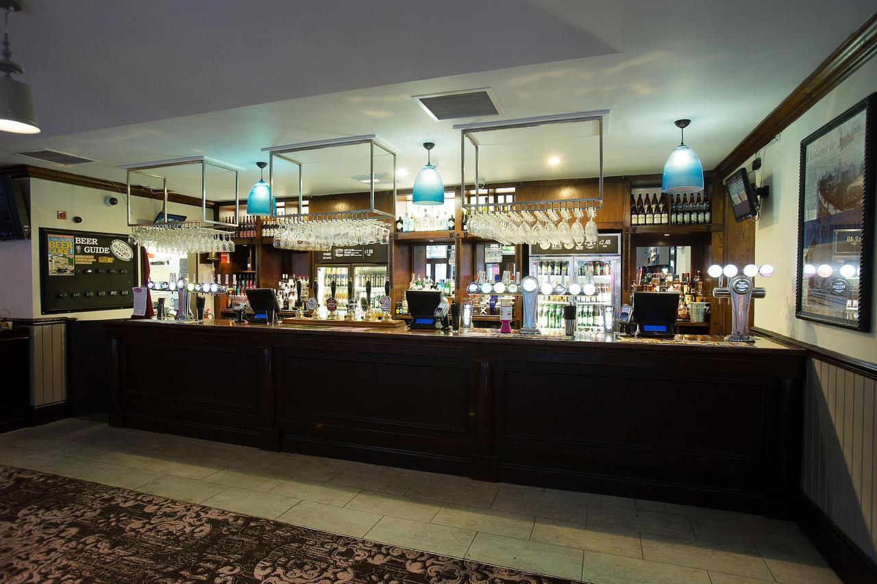 Отель The Furness Railway Wetherspoon Барроу-ин-Фернесс Экстерьер фото